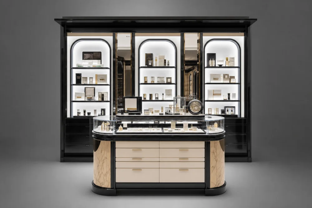 Custom Luxury Cosmetic Display Cabinet & Glass Showcase
